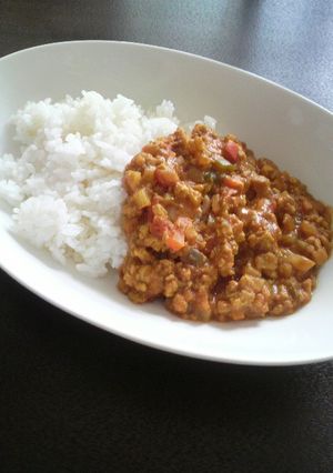 トマトで煮込む野菜たっぷりキーマカレー♪-レシピのメイン写真