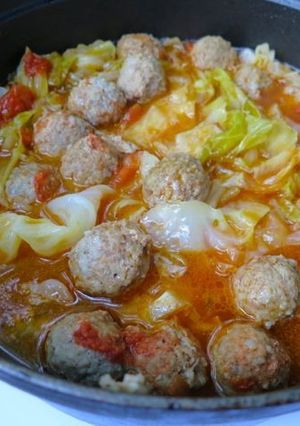 肉団子とキャベツのトマト味煮込み-レシピのメイン写真