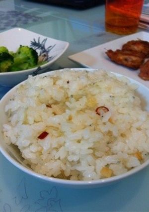ピリ辛☆しらすガーリックごはん-レシピのメイン写真