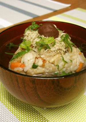 味ごはんでリメイク☆おにぎり茶漬け-レシピのメイン写真