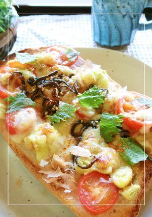 ゴーヤの種とトマトの梅風味和トースト-レシピのメイン写真