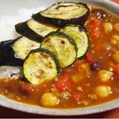 รูปของ スパイシー！焼き夏野菜のキーマカレー
