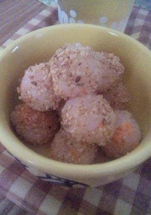 離乳食☆手づかみ鮭のコロコロおにぎり-レシピのメイン写真