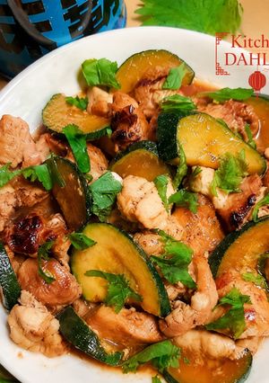【ズッキーニ大量消費🥒】青味覇で極旨!鶏肉炒め🐓-レシピのメイン写真