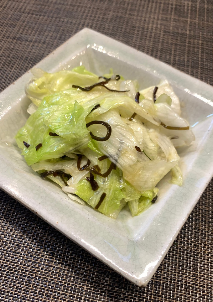 【大量消費】ごま油香るレタスの塩昆布和え-レシピのメイン写真