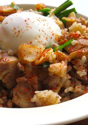 鶏もも肉と青ニラのにんにく唐辛子焼き飯-レシピのメイン写真