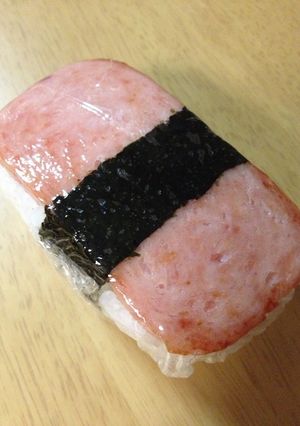 材料3つ☆簡単☆韓国風海苔スパムおむすび-レシピのメイン写真