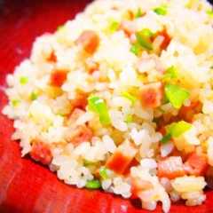 รูปของ スパムで美味しすぎ☆!!絶品チャーハン❤