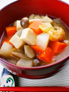 コク旨♪お野菜ごろごろ高野豆腐のお味噌汁-レシピのメイン写真