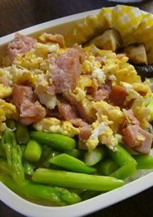 スパム卵とアスパラの2色弁当-レシピのメイン写真