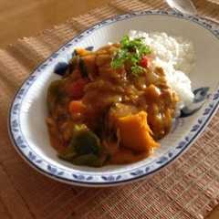รูปของ 夏バテ防止！お鍋にお任せ！夏野菜カレー