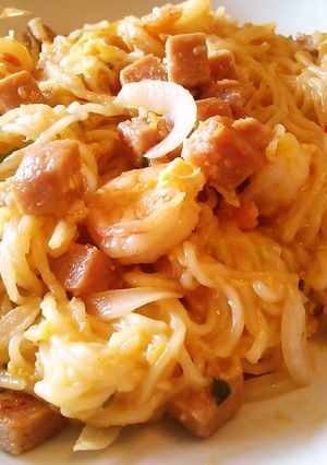 米粉の麺とスパムのアジア風焼きそば-レシピのメイン写真