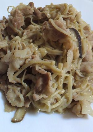 豚肉とエノキとしいたけ炒め-レシピのメイン写真