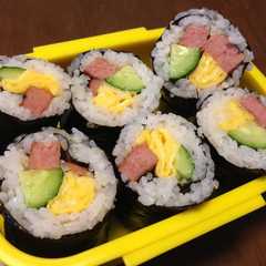 รูปของ 簡単☆華やか☆スパム巻き寿司☆