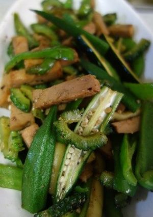 ゴーヤーとグリーン系野菜炒め-レシピのメイン写真