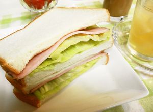 ランチに＊ハムとレタスのサンドイッチ-レシピのメイン写真