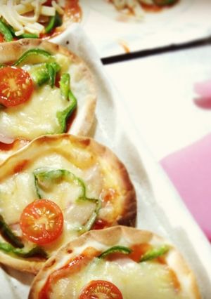 餃子の皮でスナックピザ-レシピのメイン写真