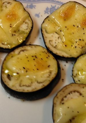 超簡単おつまみ　ひと口サイズ焼き茄子ピザ-レシピのメイン写真
