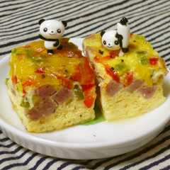 รูปของ スパムとパプリカのカラフル卵焼き