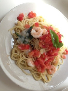 夏です! バジルとトマトと海老のパスタ-レシピのメイン写真