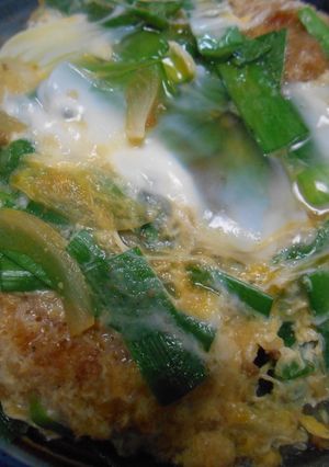 コロッケ入りニラ玉子丼-レシピのメイン写真
