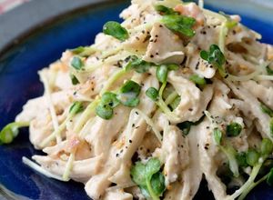 蒸し鶏とかいわれのサラダ✽梅マヨわさび-レシピのメイン写真
