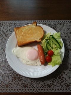 白身が焦げない目玉焼き ウィンナー添え♫-レシピのメイン写真