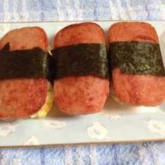 รูปของ チャーハンスパムおにぎり