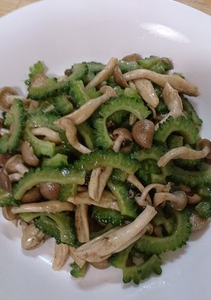 ゴーヤ＆しめじ♪簡単♪炒め(^o^)v-レシピのメイン写真