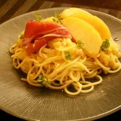 รูปของ 白桃と生ハムの冷製パスタ