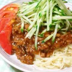 รูปของ ジャージャー麺の肉味噌じゃ〜！