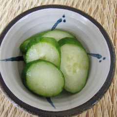รูปของ 昆布だしの素で旨ウマ♬キュウリの浅漬け