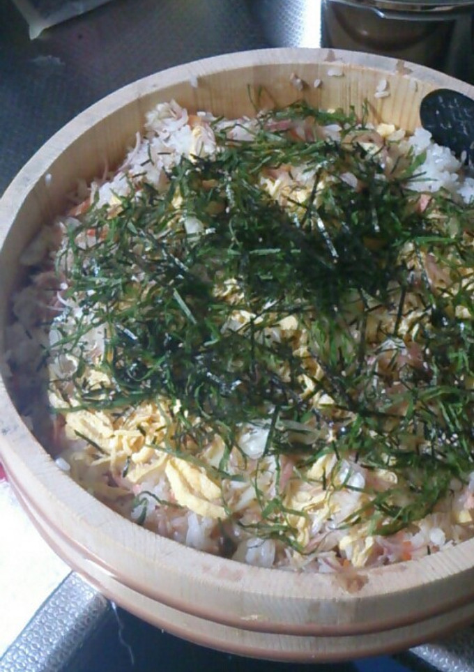 鮭と薬味たっぷりの夏ちらし寿司♪-レシピのメイン写真