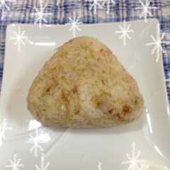 รูปของ うちの☆しらすおにぎり
