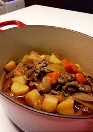 ル・クルーゼで無水で作れる肉じゃが-レシピのメイン写真
