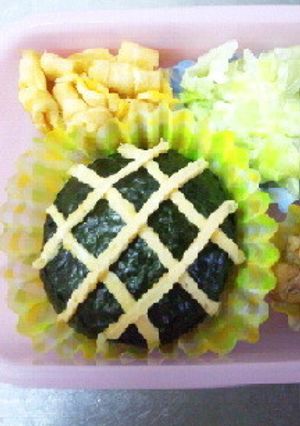 おかずカップで!!ひまわりのおにぎり-レシピのメイン写真