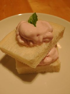 簡単♪ふんわり食パン&苺ヨーグルトアイス-レシピのメイン写真