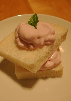 簡単♪ふんわり食パン＆苺ヨーグルトアイス-レシピのメイン写真