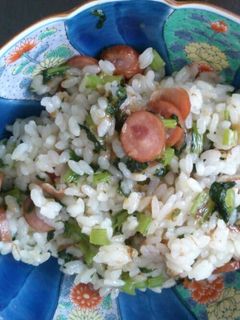 子供も喜ぶ!小松菜とウインナーの混ぜご飯-レシピのメイン写真
