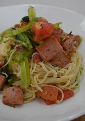 スパムとトマトと小松菜の冷製パスタ-レシピのメイン写真