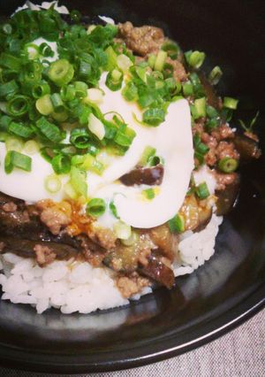 ナスと豚ひき肉の生姜焼き丼-レシピのメイン写真