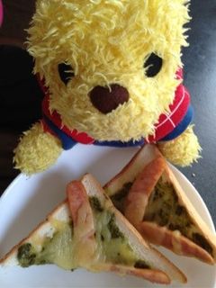 簡単!朝食!バジルペーストチーズパン-レシピのメイン写真