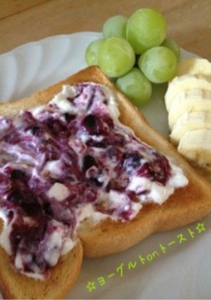 忙しい朝に！ヨーグルトonトースト☆-レシピのメイン写真