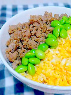 お手軽フライパン一つで♥簡単鶏そぼろ丼-レシピのメイン写真