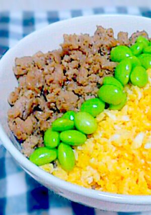 お手軽フライパン一つで♥簡単鶏そぼろ丼-レシピのメイン写真