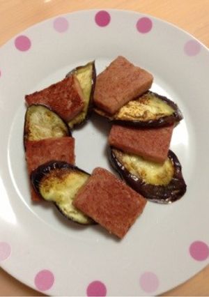 スパムとなす^_^焼くだけ〜！-レシピのメイン写真