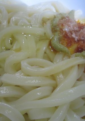わさびで卵の周りを一周ｖのぶっかけうどん-レシピのメイン写真