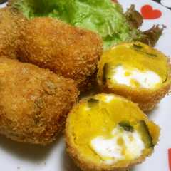 รูปของ かぼちゃの煮物でチーズinコロッケ♪