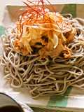 冷でも温でも！ピリ辛肉ねぎそばつけ麺
