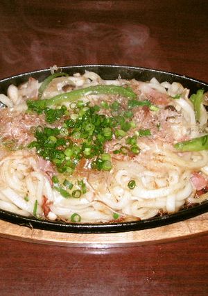 ステーキ皿で特製焼きうどん-レシピのメイン写真